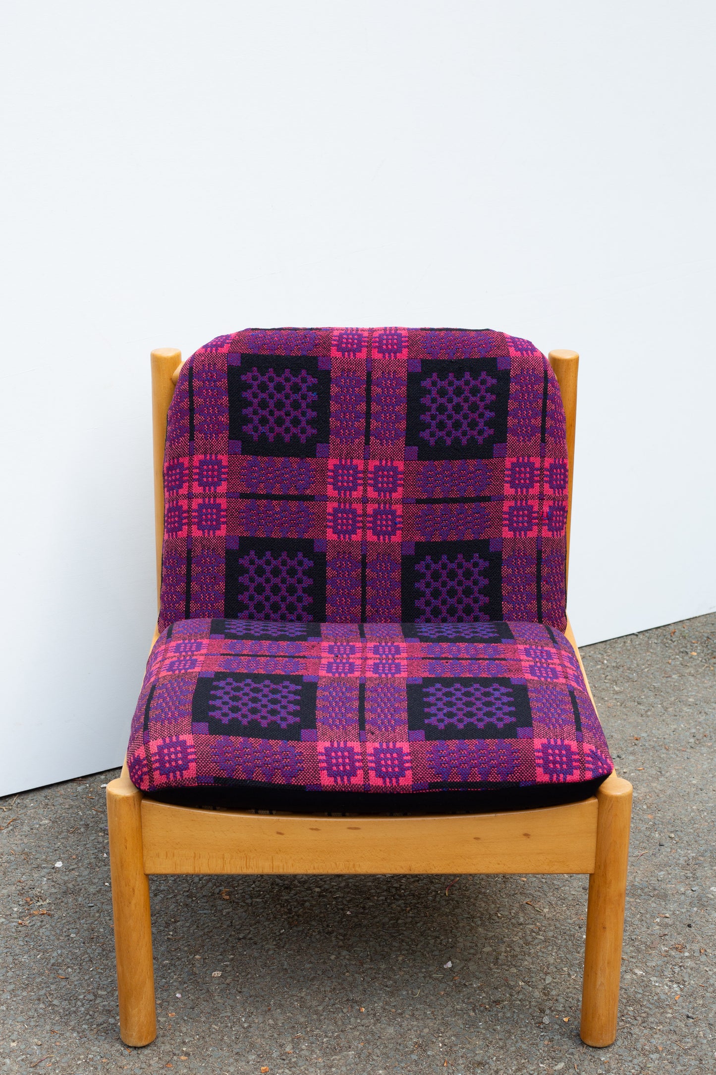 Ercol Blonde 747 Lounge Chair - Welsh Tapestry - Pink/Purple/Black No.1