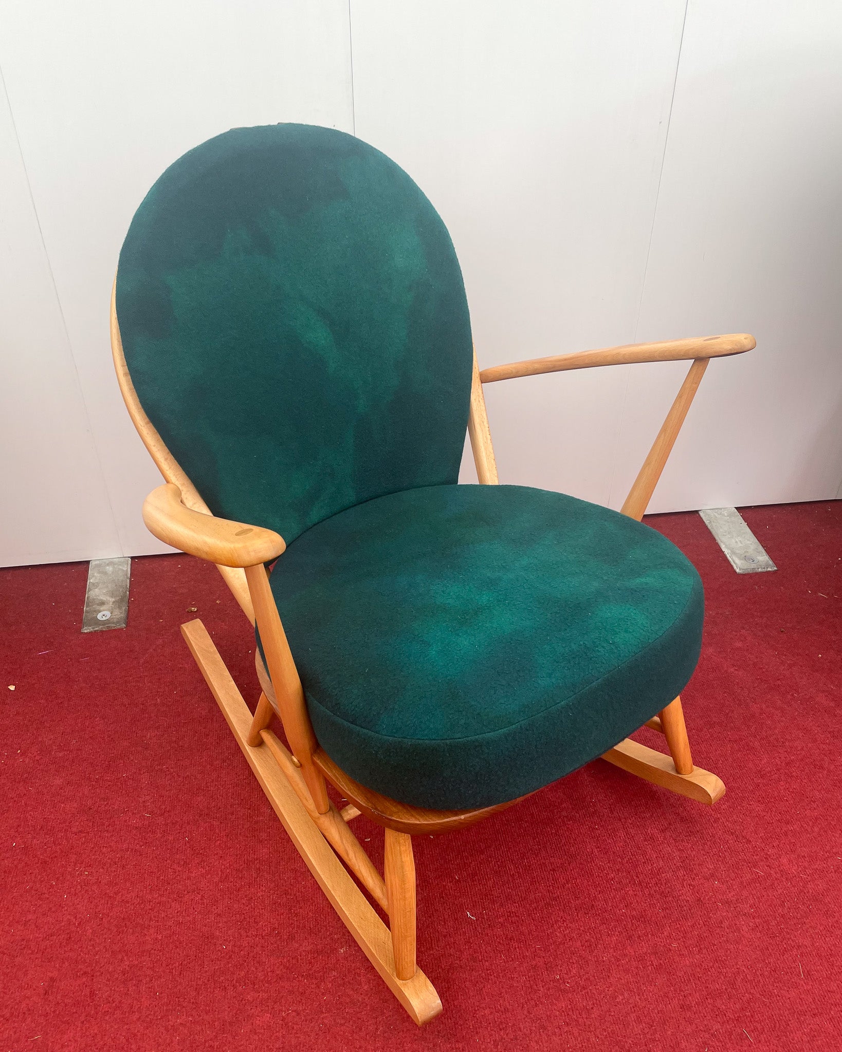 Ercol_Windsor_Blonde_405_Rocking_Chair_3