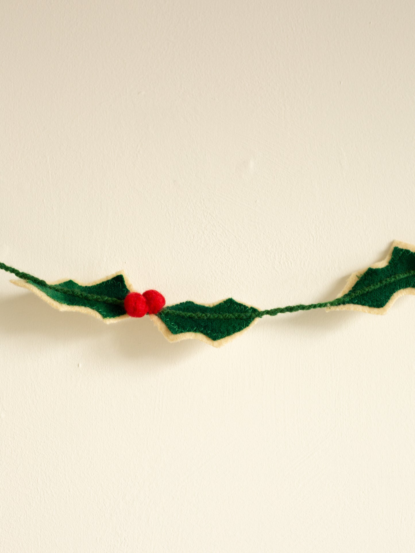 Woolly Holly String - Bunting - Green/Red/Cream