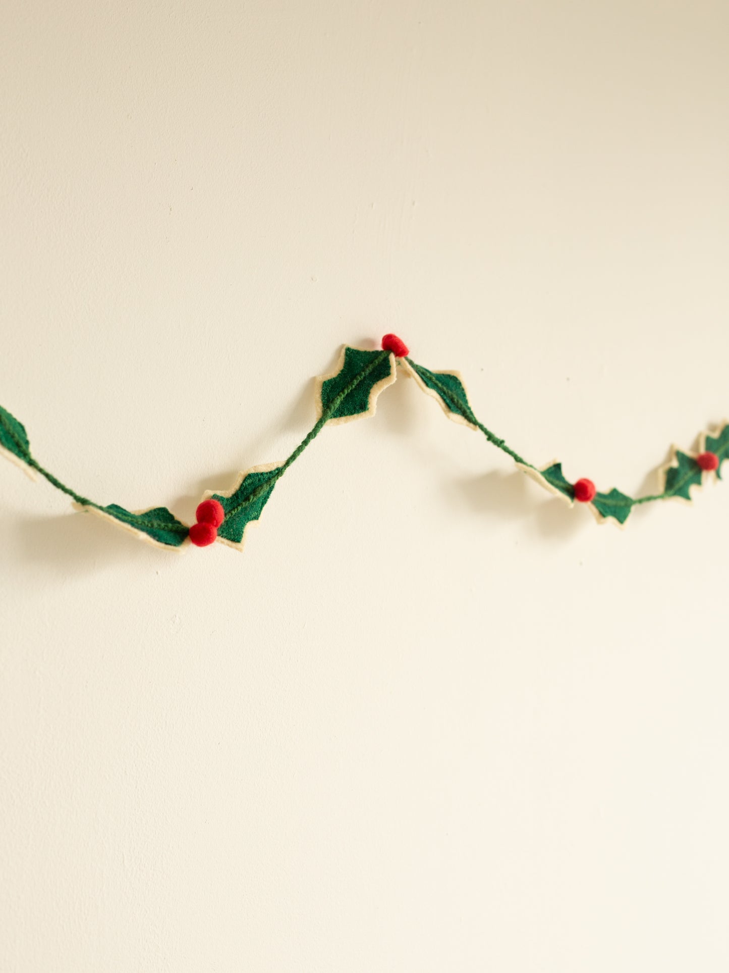 Woolly Holly String - Bunting - Green/Red/Cream