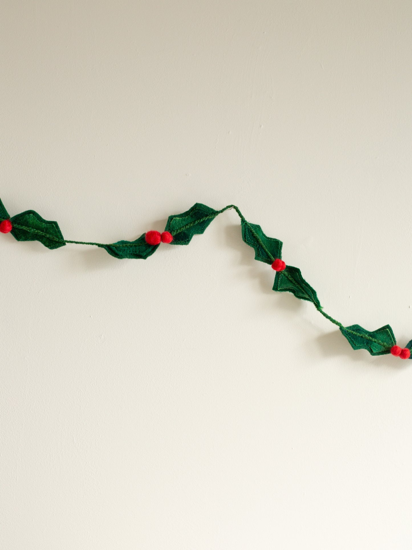 Woolly Holly String - Bunting - Green/Red