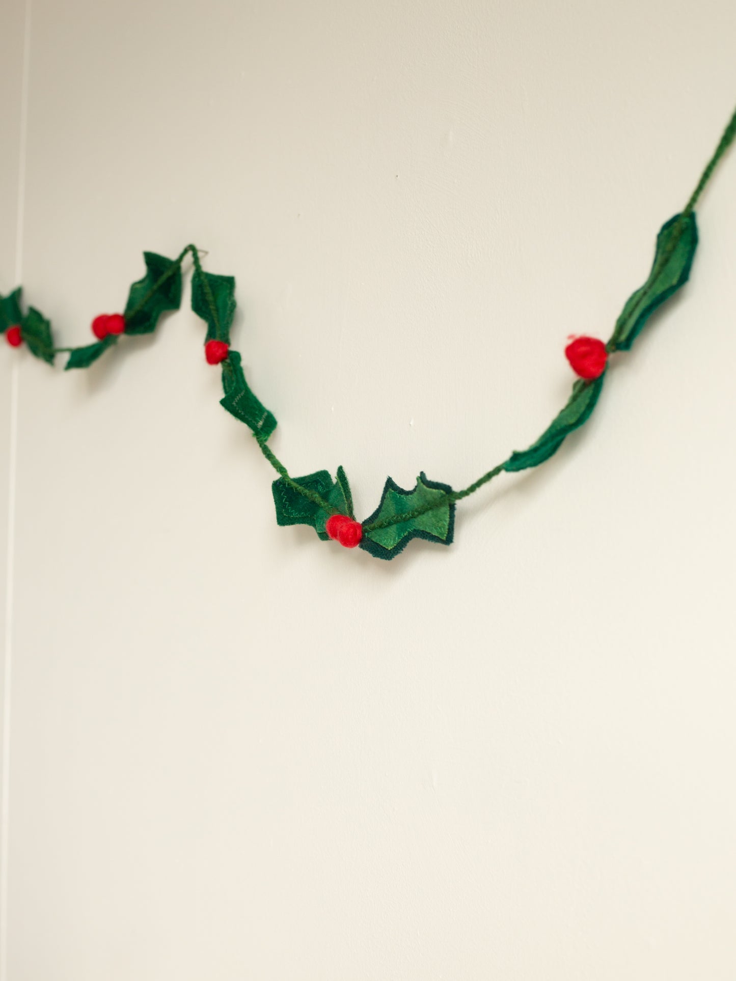 Woolly Holly String - Bunting - Green/Red